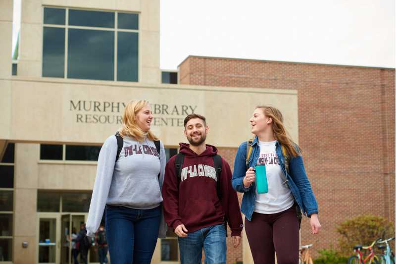 Students walking out of Murphy Library building