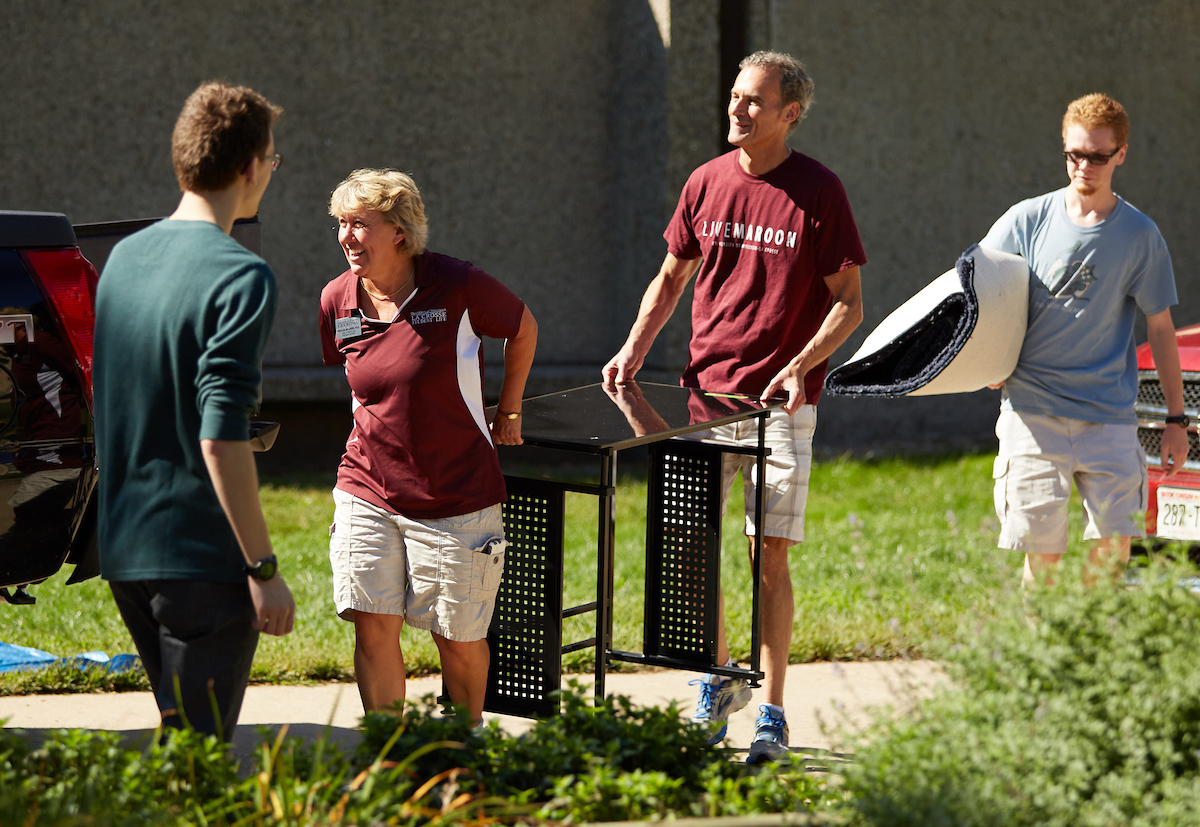 2016_UWL_Freshman_Move_in_Day_Welcome_Week_077