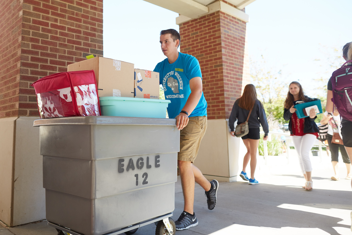 2016_UWL_Freshman_Move_in_Day_Welcome_Week_312