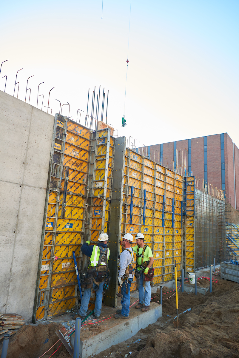 2016_uwl_science_labs_ground_breaking_101