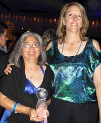 Cecilia Manrique and Carla Burkhardt with trophy.