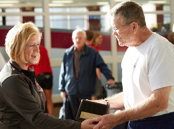 Program Director Kim Radtke, left, recognizes a long-term community participant in the program. 