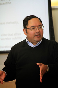 Image of Victor Macias-Gonzalez lecturing.