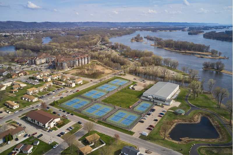 UWL is partnering with the City of La Crosse, Coulee Region Tennis Association, and La Crosse Aquinas Catholic Schools in creating a community tennis complex. The 19 tennis court site at Green Island includes 13 outdoor courts and six inside a year-round dome. 